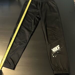Nike therma fit joggers